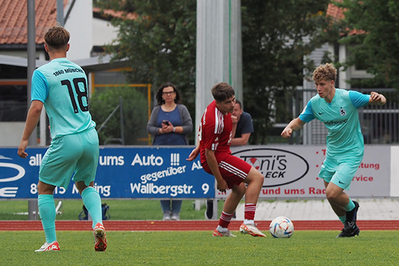 Gegen die Herren des SV Mering gab es für die Löwen-U19 im ersten Testspiel ein 2:2. Foto: Markus Burger