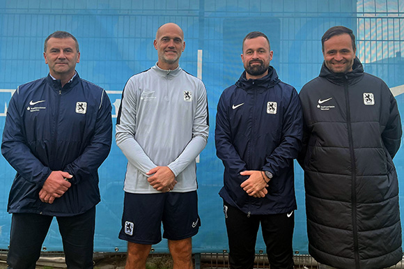 NLZ-Leiter Manfred Paula (v. li.), David Niedermeier von der Münchner Fußballschule, Projekt-Leiter Felix Hirschnagl und Ludwig Schneider, Koordinator Grundlagenbereich & Aufbaubereich. Foto: Privat