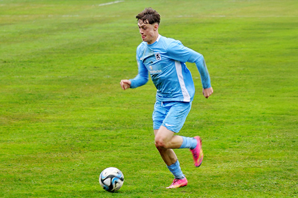 Emre Erdogan schnürt seit der U14 die Fußballschuhe für die Junglöwen. Foto: Joachim Mentel