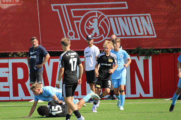 Die U16-Junglöwen spielten im nagelneuen NLZ der Eisernen. Foto: K. Eckl