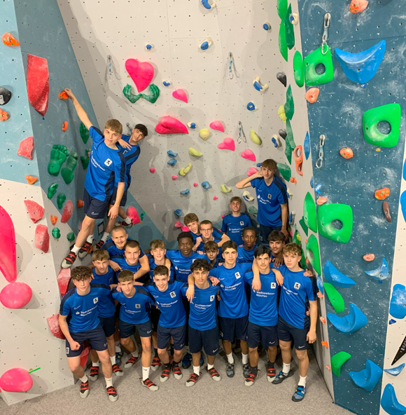 Gruppenfoto der U16 beim Klettern im Heavens Gate im Werksviertel-Mitte. Foto: Privat