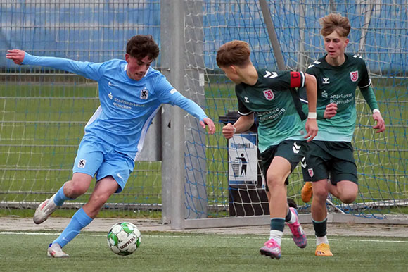 Flo Eckl erzielte in Unterzahl gegen Regensburg das 1:1. Foto: Frank Peters