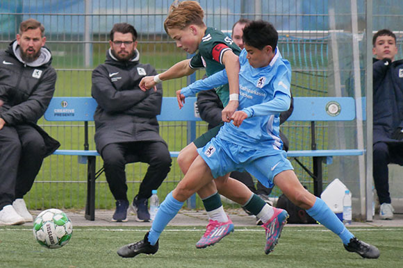 Die Junglöwen, hier Yuto Nitta, zeigten eine starke kämpferische Leistung. Foto: Frank Peters