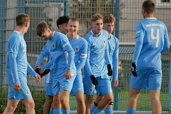 Die U16-Löwen erwischten einen „Sahnetag“, hatten gleich dreimal Grund zum Jubeln Foto: Frank Peters