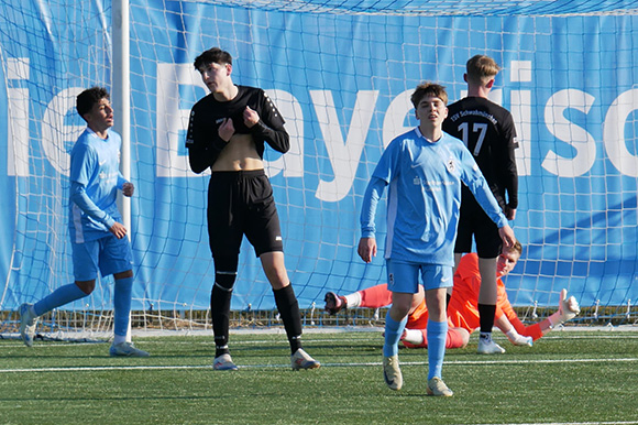 Rehan Murad (li.) und Manuel Keller (re.) sorgten gemeinsam für das 2:0. Foto: Frank Peters