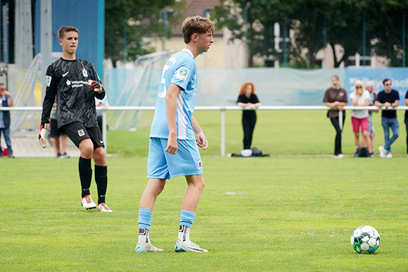 Stehen gegen den FCA vor einer großen Herausforderung: Torhüter Luca Scholl und Abwehrchef Ludwig Estermann. Foto: Michael Bannert