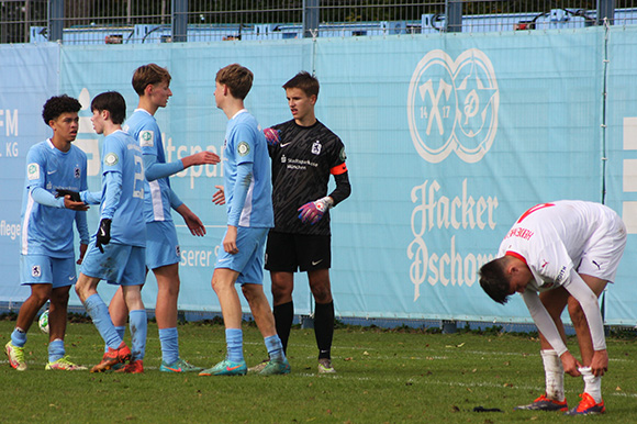 Erschöpft, aber glücklich: Die U17 besiegte Heidenheim mit 1:0. Foto: Kai Nürnberger