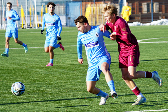 Matthias Roithmayr (re.) erzielte für die Junglöwen das wichtige 1:1 gegen Augsburg. Foto: Joachim Mentel