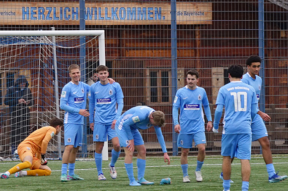 Die Löwen-U19 begrüßt in Giesing die Spitzenteams von Hertha BSC, Borussia Mönchengladbach, VfB Stuttgart, Fortuna Düsseldorf und VfL Wolfsburg. Foto: Mentel