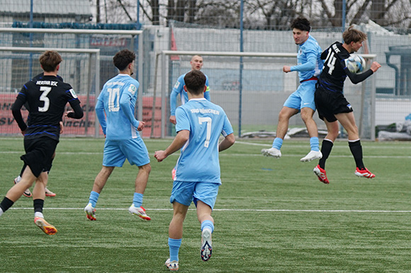 Mustafa Tekin (re.) sorgte für den einzigen Löwen-Treffer beim Gastspiel der U19 in der Hauptstadt gegen Hertha BSC. Foto: Joachim Mentel