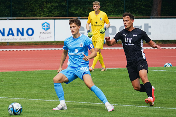 Wie reagieren Kapitän Daniel Winkler (Mitte) und seine Mitspieler aus der U21 auf die erste Saisonniederlage? Foto: Joachim Mentel