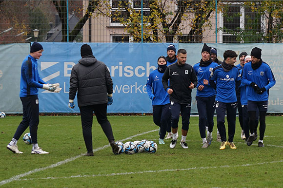 Die Personallage ist vor dem Spiel der U21 in Landsberg angespannt. Paul Bachmann (li.) wird zwischen den Pfosten stehen. Foto: Joachim Mentel