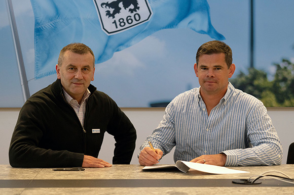 Steffen Winter (re.) wird künftig Manfred Paula (li.) in enger Zusammenarbeit als Sportlicher Leiter im NLZ die Bayerische Junglöwen unterstützen.