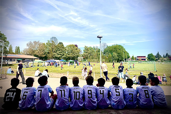 Schauen, was die anderen machen: Das jüngste Team des TSV 1860 München. Foto: Privat