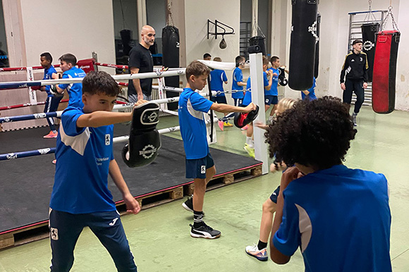 Mit abwechslungsreiche Partnerübungen wurde der Spaßfaktor hochgehalten. Foto: Privat