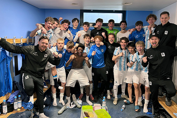 Die Junglöwen setzten sich mit 5:3 im Derby gegen den FC Bayern durch. Foto: Privat Die Junglöwen setzten sich mit 5:3 im Derby gegen den FC Bayern durch. Foto: Privat