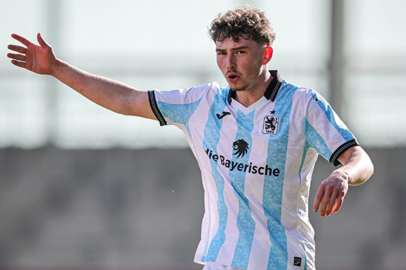 Lance Fiedler kehrt nach verbüßter Gelbsperre bei den Stuttgarter Kickers ins Junglöwen-Team zurück. Foto: sampics