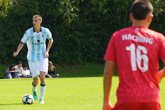 Jamie Jenni kehrt nach verbüßter Gelbsperre gegen die SpVgg Unterhaching in die Innenverteidigung zurück. Foto: Joachim Mentel