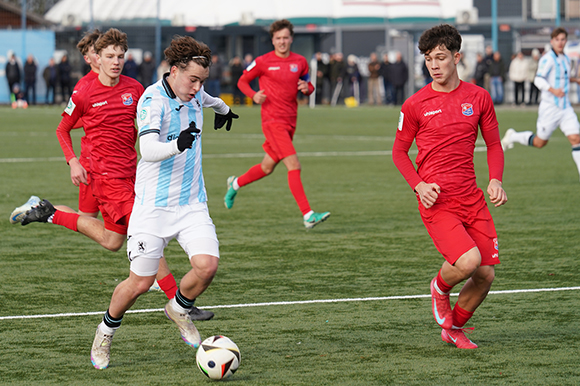 Selten konnten sich die Junglöwen, wie hier Paul Sturm, gegen Unterhaching in Szene setzen. Foto: Joachim Mentel