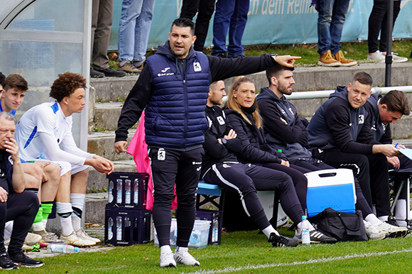 U21-Coach Alper Kayabunar ist mit der Ausbeute in den bisherigen Spielen 2026 zufrieden. Foto: Joachim Mentel