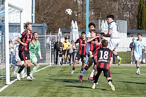 Mustafa Tekin (Nummer 10), erzielte gegen die Eintracht das wichtige 4:2 und bringt neue Qualitäten ins Spiel der Junglöwen. Foto: Joachim Mentel