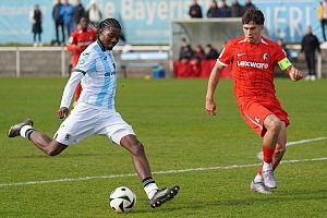 Die U19, hier Junglöwe Bienvenue Kawele, bekommt es auch in der Hauptrunde mit dem SC Freiburg zu tun. Foto: Joachim Mentel