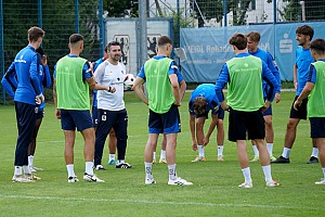 Die Vorfreude auf das Saisoneröffnungsspiel ist bei der U21 und Trainer Alper Kayabunar groß. Foto: Joachim Mentel