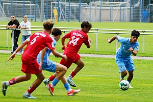 Efe Karakoc (re.) traf zur zwischenzeitlichen 2:1-Führung für die Junglöwen. Foto: Joachim Mentel