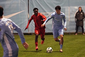 Gerade auf die Abwehr mit Bruno Mühl (re.) wird es im Derby ankommen. Foto: Michael Bannert