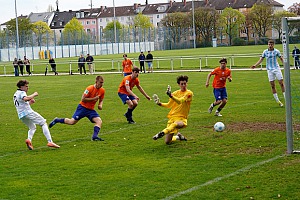 In dieser Szene war die Junglöwen-Welt noch in Ordnung: Julian Büsel erzielt das 2:0. Foto: Joachim Mentel