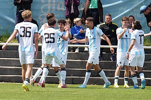 Gleich fünf Mal konnte die Löwen-U21 während des Spiels jubeln und danach über die Meisterschaft in der Bayernliga Süd. Foto: Joachim Mentel