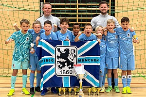 Die Trainer Heico Kleinschmidt und Daniel Skodi verteidigten mit der U11 den Titel in Mühldorf. Foto: Privat