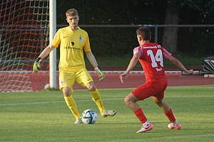 Kein weiteres Zu-Null-Spiel für Erion Avdija, der beim Gegentreffer in der Nachspielzeit machtlos war.  Foto: Joachim Mentel