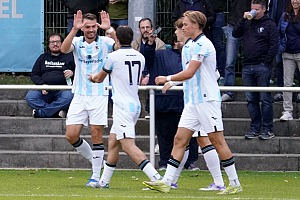 Raphael Wach (li.) eröffnete in der 7. Minute gegen Türkspor Augsburg den Torreigen. Foto: Joachim Mentel