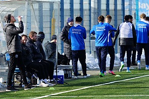 Unverrichteter Dinge ging es für U19-Trainer Jonas Schittenhelm (li.) und sein Team zurück nach Giesing. Foto: Joachim Mentel