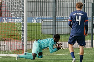 Torhüter Dennis Duru präsentierte sich in Nürnberg in absoluter Topform. Foto: F. Peters