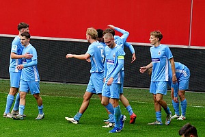 In einem hochdramatischen Derby entführten die Junglöwen am Ende einen Punkt vom FC Bayern Campus.  Foto: Joachim Mentel