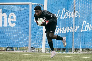 Torhüter Dennis Duru rettete mit seinen Paraden den Junglöwen den glücklichen Sieg. Foto: Frank Peters