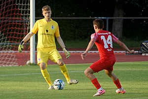 Erion Avdija musste in Heimstetten gleich viermal hinter sich greifen, war bei allen Gegentoren machtlos. Foto: Joachim Mentel