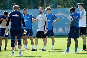 Trainer Felix Hirschnagl hat für das Spiel gegen Deisenhofen wieder ein paar Alternativen mehr. Foto: Henrik Ahrend