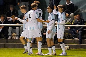 U21 stoppt die Ergebniskrise und besiegt im Topspiel Landsberg 2:0 Emre Erdogan (li.) und Noah Klose (re.) erzielten die beiden Treffer im Spitzenspiel gegen Landsberg. Foto: Joachim Mentel