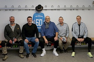 Die U19-Kabine erstrahlt in altem Glanz (v. li.): Alexander Hofmann, Marco Haber, Gerhard Neumann, Andras Salgo und Jonas Schittenhelm. Foto: Joachim Mentel